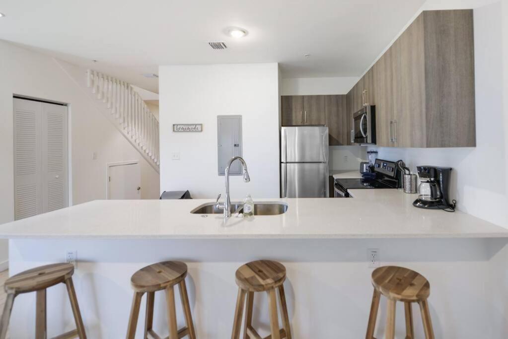 Amazing Town House 15 Min From The Beach Wfree Parking Βίλα Μαϊάμι Εξωτερικό φωτογραφία