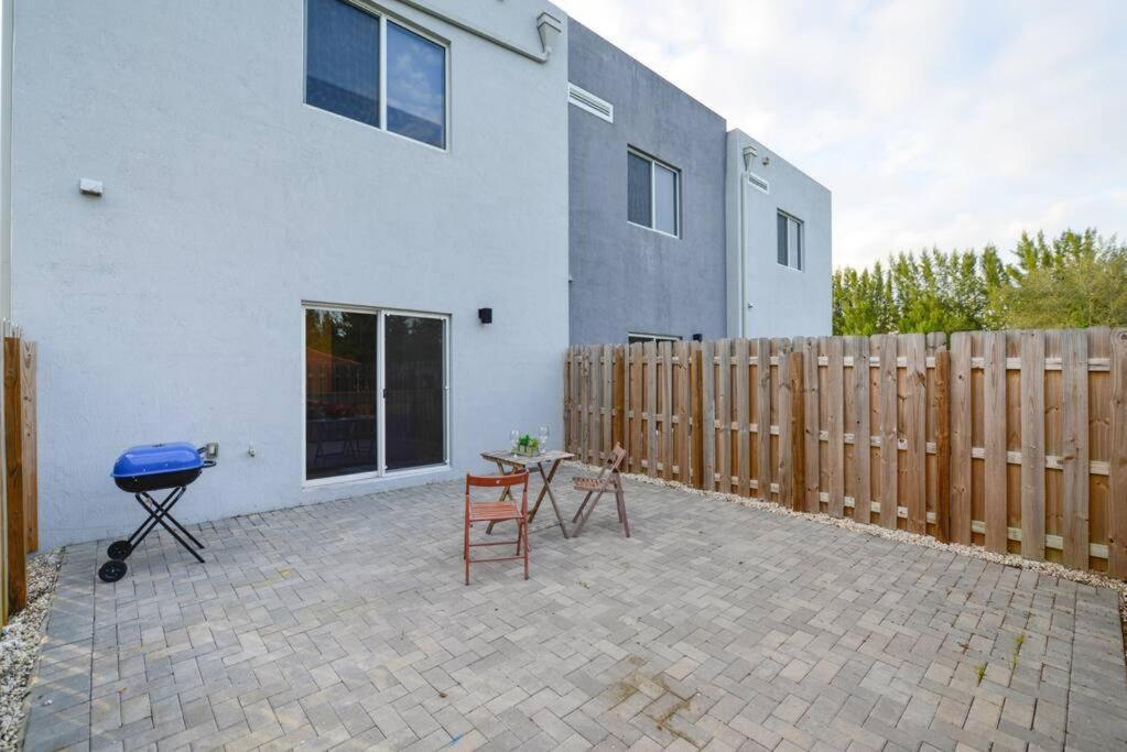 Amazing Town House 15 Min From The Beach Wfree Parking Βίλα Μαϊάμι Εξωτερικό φωτογραφία