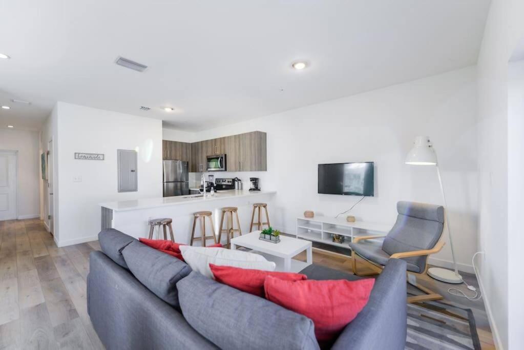 Amazing Town House 15 Min From The Beach Wfree Parking Βίλα Μαϊάμι Εξωτερικό φωτογραφία